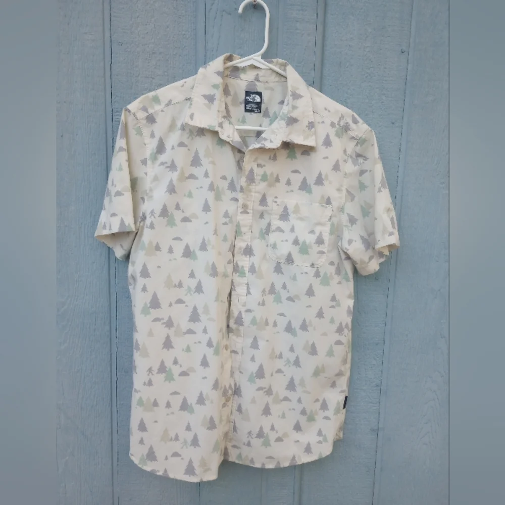 The North Face Medium Button Down Bigfoot